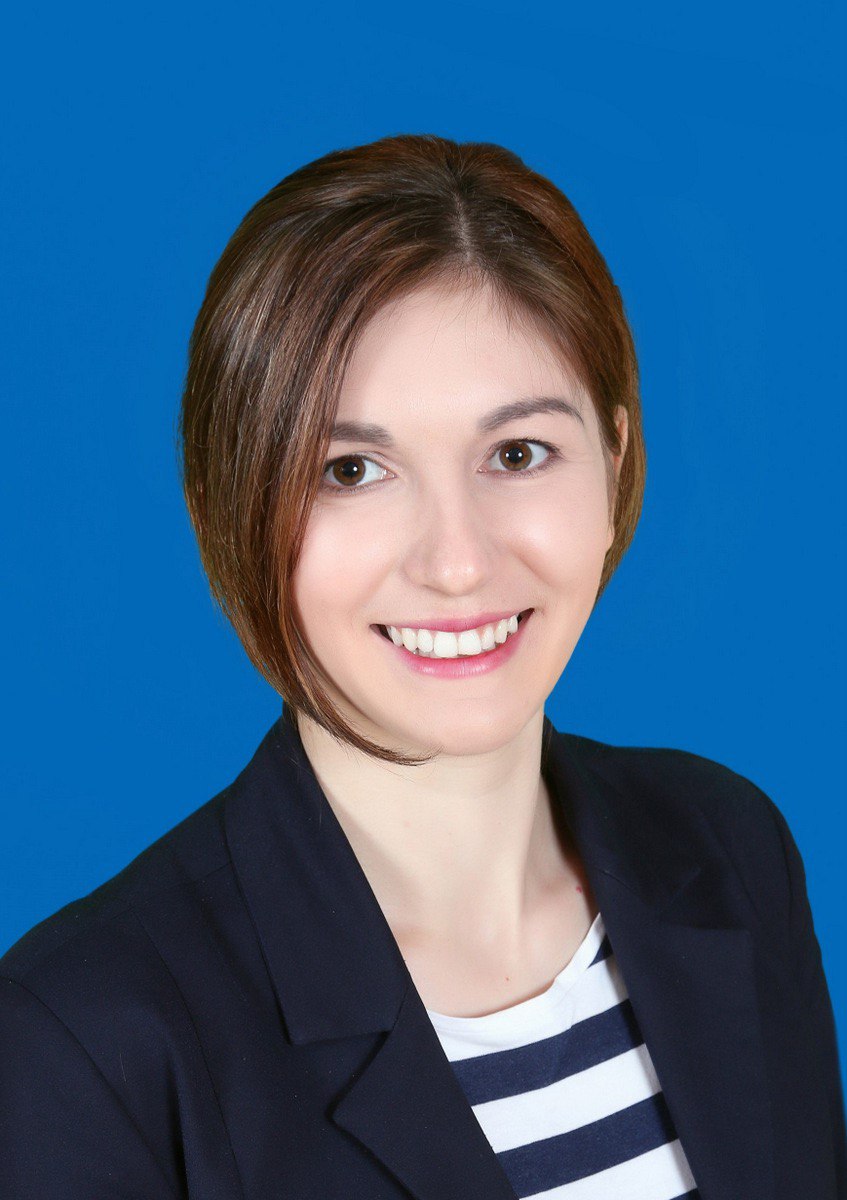 Евгения Абрамова — преподаватель обществознания